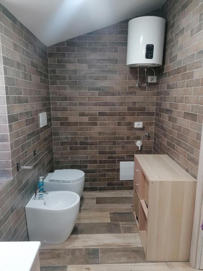 Il Cavour Apartment คาปราโรลา ภายนอก รูปภาพ