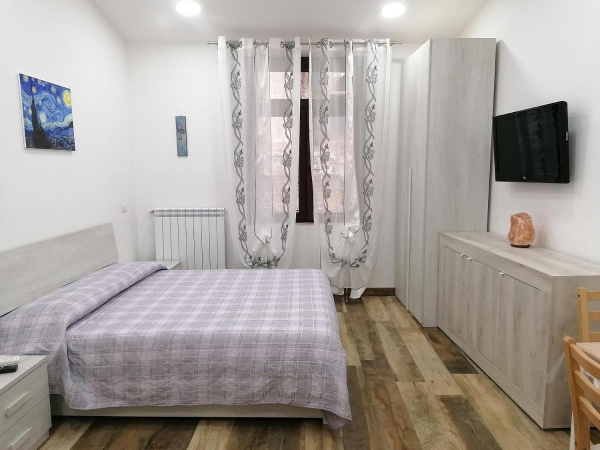 Il Cavour Apartment คาปราโรลา ภายนอก รูปภาพ